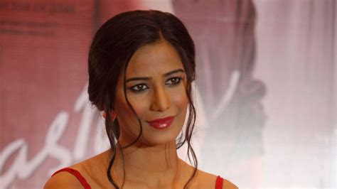 desi poonam|Poonam Pandey Death: Eerie silence at the actors house, no。